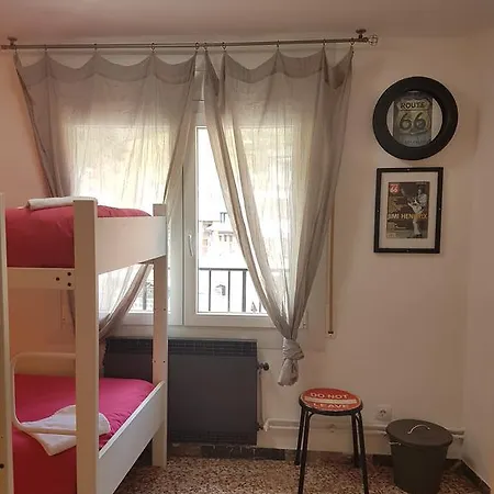 Barri Antic & Pub בית הארחה 2*